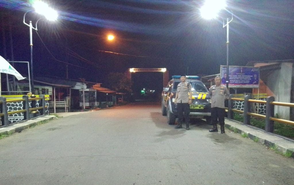 Polsek Tirtajaya patroli jelang waktu sahur